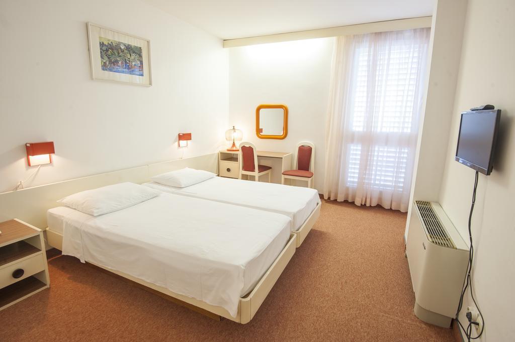 Hotel Minerva Makarska Room photo